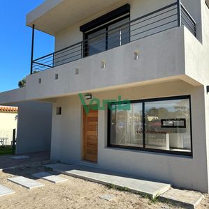 Cas En Venta En Lomas De Solymar, 3 Dormitorios, 3 Baños