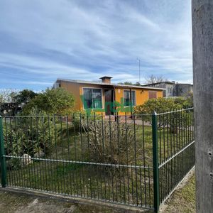Casa En Venta En Salinas, 2 Dormitorios, Garaje, Barbacoa Y Demas