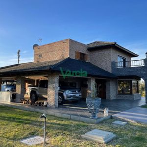 Venta De Casa De 4 Dormitorios 2 Baños En Bello Horizonte Con Piscina