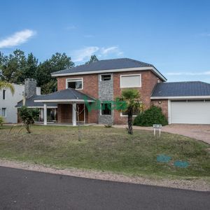 Casa En Alquiler Barrio Privado Carmel 5 Dormitorios 5 Baños