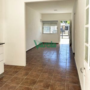 Venta De Casa De Dos Dormitorios Con Cochera En Malvin Norte