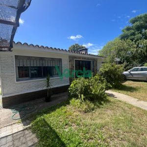 Venta De Casa En Salinas Sur, 2 Dormitorios, Apartamento Y Piscina