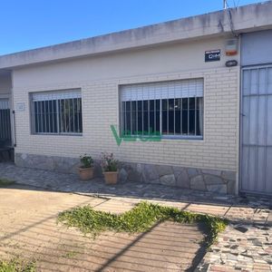 Venta De Casa En Lagomar Sur, 3 Dormitorios, Y Apartamento