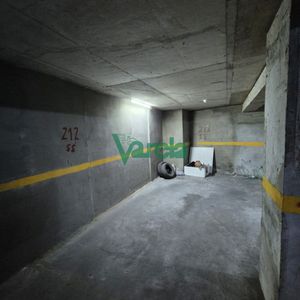 Venta De Cochera En Espectacular Edificio Constiruyente Esq Carnelli