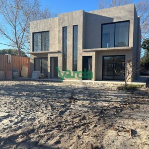 Venta De 3 Casas A Estrenar A 200 Mts De La Rambla En Parque De Solymar
