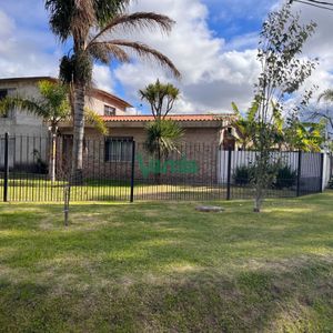 Casa En Venta En Lagomar De 2 Dormitorios, Mas Apto De 3 Dorm