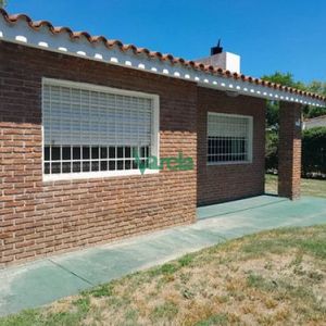 Casa Venta En Pque Carrasco, Dos Dormitorios, 2 Baños, Parrillero