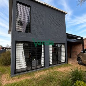 Casa En Venta Montes De Solymar 3 Dormitorios, Parque Parrillero