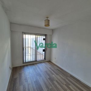 Apartamento Venta En Pocitos, 1 Dormitorio, Terraza Y Patio