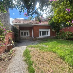 Venta De Casa 3 Dormitorios Jardín Propio Parrillero