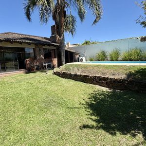 Venta Casa 3 Dormitorios Jardin Piscina Barra De Carrasco