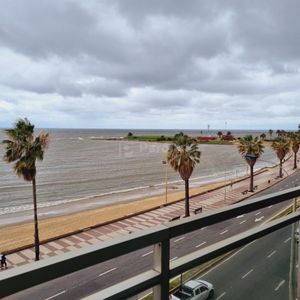 Venta Apto Sobre Rambla  De Pocitos