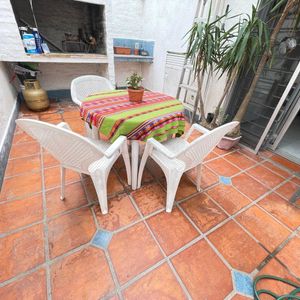 Casa En Pocitos Zona Tranquila 3 Dormitorios Patio Con Parrillero Y Garaje