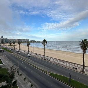 Venta Apartamento Rambla Pocitos 3 Dormitorios Garaje