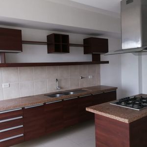 Departamento Semi Amoblado De 3 Habitaciones