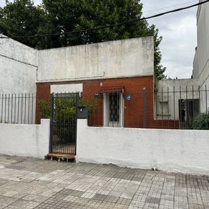 Casa En Venta De 2 Dormitorios En Brazo Oriental