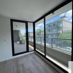 Apartamento En Venta De 2 Dormitorios C/ Cochera En Tres Cruces