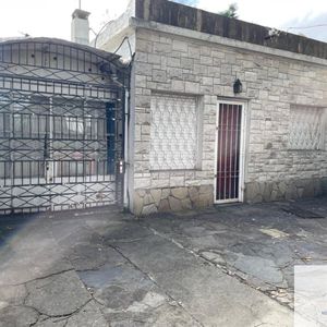 Casa En Venta De 3 Dormitorios C/ Cochera En Ituzaingó