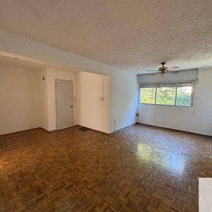 Apartamento 3 Dormitorios  C/ Cochera En Prado