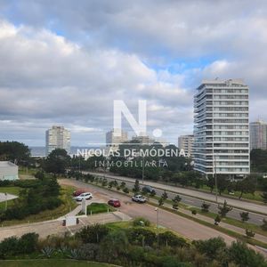 Departamento De 3 Dormitorios + Depndencia En Venta En Torre One, Punta Del Este.