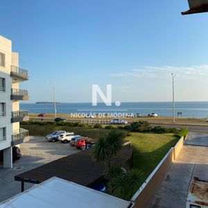 Venta Apartamento De 2 Dormitorios En Pinares, Punta Del Este. Frente Al Mar!