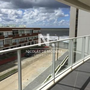 Apartamento De 2 Dormitorios En Venta En Península A Metros Del Mar