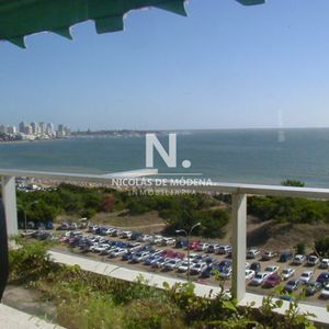 Venta Apartamento De 3 Dormitorios En Playa Mansa, Primera Línea Frente Al Mar