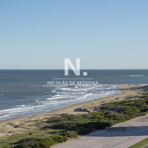 Apartamento De 3 Dormitorios En Torre Lobos Frente Al Mar, Playa Brava