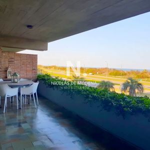 Departamento En Venta De 2 Dormitorios Y Medio Frente Al Mar , Playa Brava
