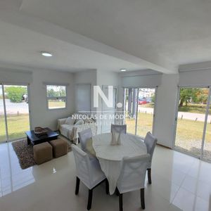 Moderna Casa En Alquiler En Colinas De Manantiales