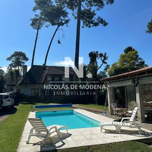 Vende Casa De 4 Dormitorios + Plus En Pinares, Punta Del Este