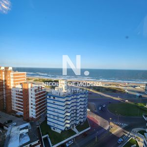 Apartamento En Venta Frente Al Mar, 3 Dormitorios. Parquemar Center