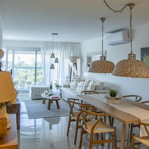 Apartamento 2 Dormitorios En Venta A Metros Del Mar, Punta Del Este