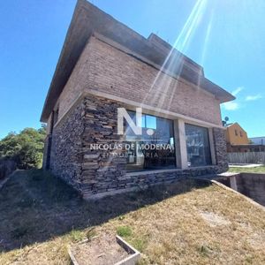 Casa Con Hermoso Diseño Y Piscina