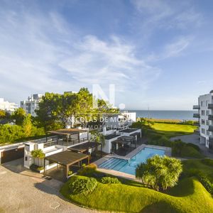 Espectacular Apartamento De Tres Dormitorios Frente Al Mar - Punta Del Este