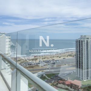 Espectacular Penthouse En Venta A Pasos Del Mar. 3 Dormitorios + Dependencia. Playa Brava.