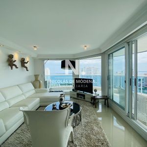 Apartamento En Venta En De  3 Dormitorios En Casino Tower, Playa Mansa,  Punta Del Este