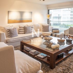 Hermoso Departamento En Venta Frente A Playa Brava, 3 Dorm + Dep. Marigot Brava