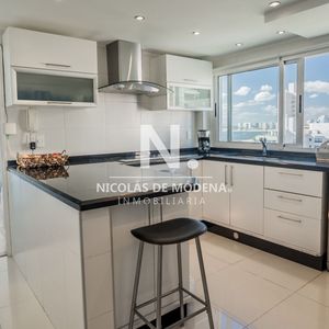 Departamento En Venta De 6 Dormitorios Frente Al Puerto De Punta Del Este.