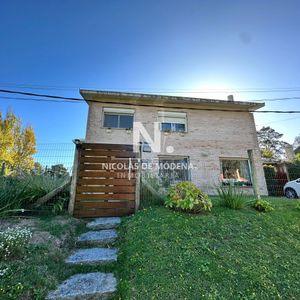Vende Casa En Impecable Estado. 3 Dormitorios En Pinares, Punta Del Este