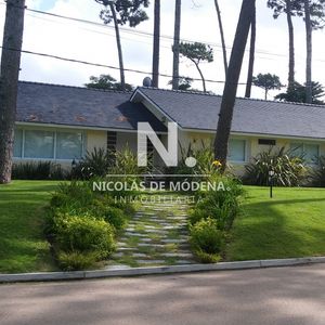 Hermosa Casa De 4 Dormitorios En Venta En La Zona De La Mansa
