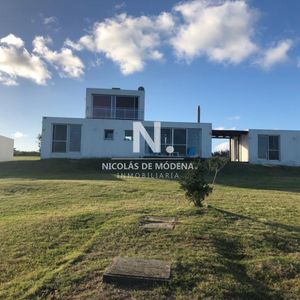 Casa En Venta De 4 Dormitorios En La Pedreda