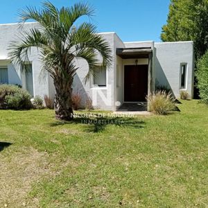 Casa En Barrio Cerrado A La Venta De 2 Dormitorios , Altos De Montoya.
