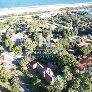 Hermosa Mansión En Golf De 6 Dormitorios , Punta Del Este