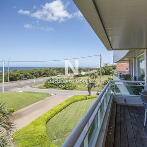 Vende Apartamento En Aplaya Brava De 3 Dormitorios En Suite Con Vistas Espectaculares. Excelente Oportunidad