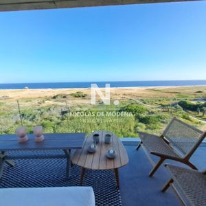 Vende Apartamento Con Vista Al Mar, De 3 Dormitorios En Punta Del Este.