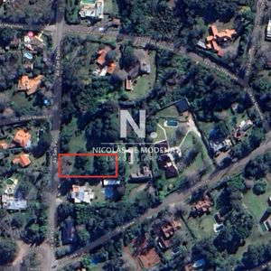 Terreno En Venta En El Golf, Punta Del Este. Proximo Al Mar.  1000 M2