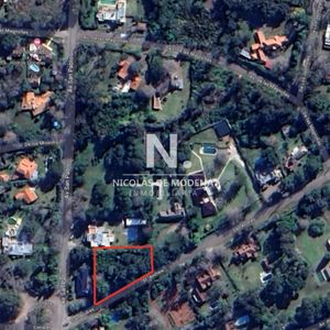 Terreno En Venta En Inmejorable Zona.  El Golf, Punta Del Este.