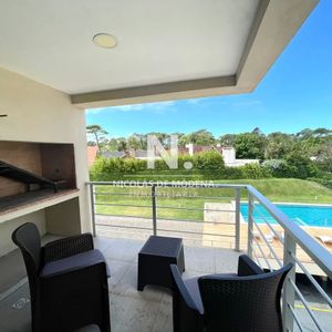 Departamento En Venta De 1 Dormitorio En La Sirenuse, Punta Del Este