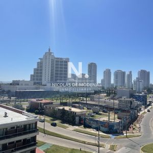 Apartamento En Punta Del Este, Todos Los Servicios,  3 Dormitorios En Suite Artower, Punta Del Este